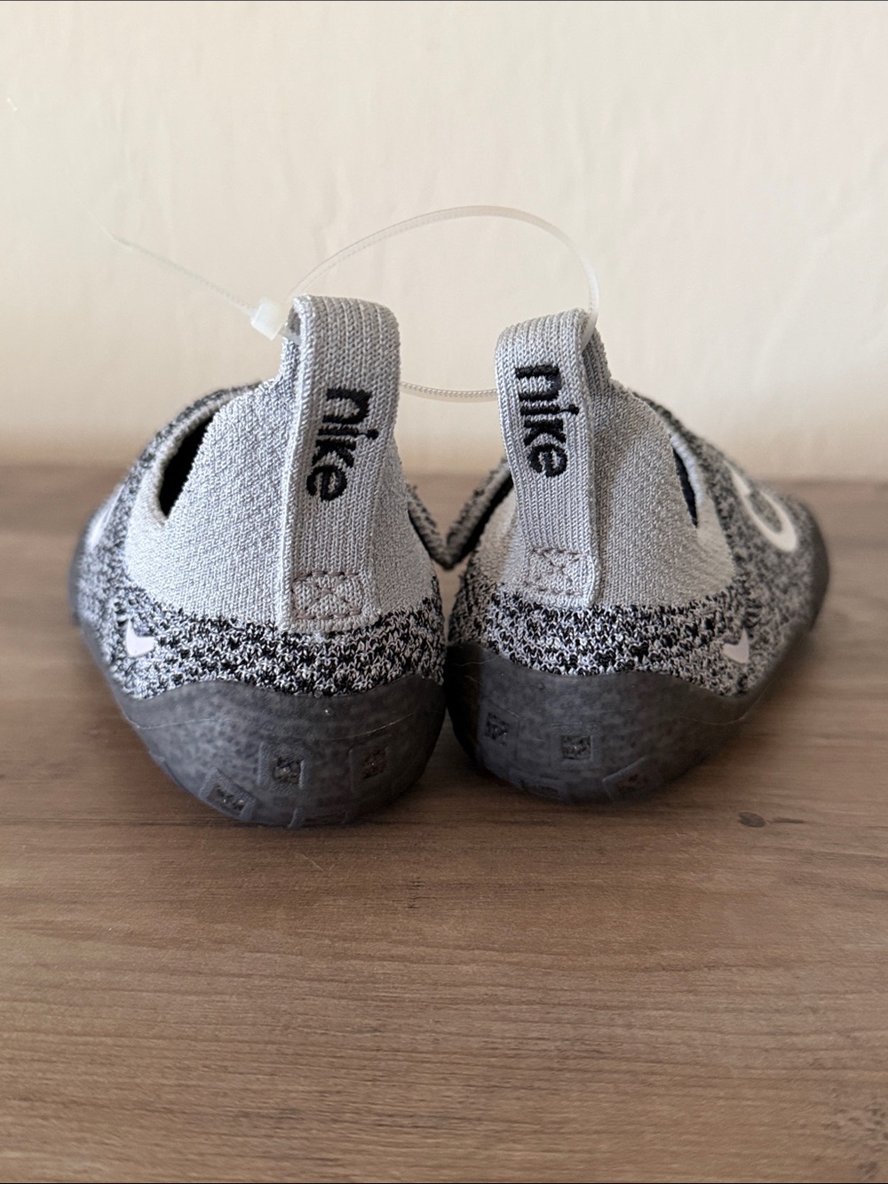 Nike Swoosh 1 - Black/White & Wolf Grey - Picture 2 of 4